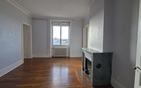 Appartement à vendre    7 pièces • 185 m2 Bourg-en-Bresse