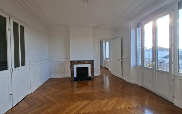 Appartement à vendre    7 pièces • 185 m2 Bourg-en-Bresse