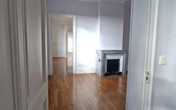 Appartement à vendre    7 pièces • 185 m2 Bourg-en-Bresse