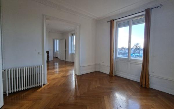 Appartement à vendre    7 pièces • 185 m2 Bourg-en-Bresse