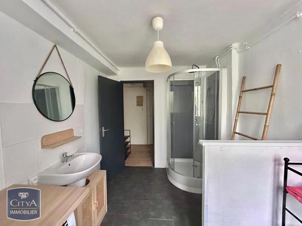 Appartement à louer 2 pièces 62.7m² Saint-Étienne (42000)