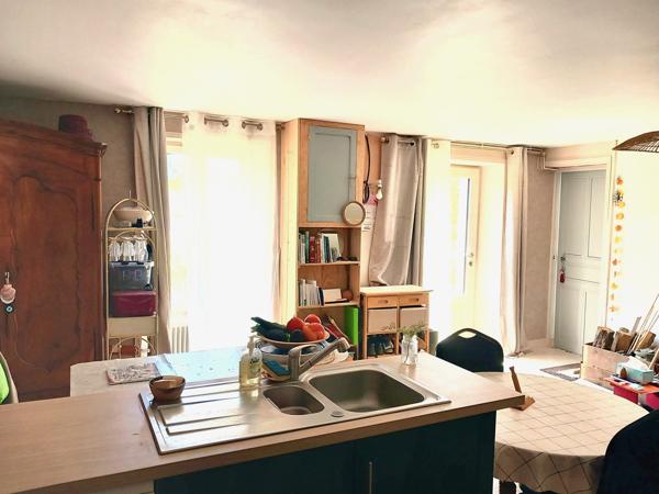 MAISON DE VILLAGE - ST JEAN DE SAUVES