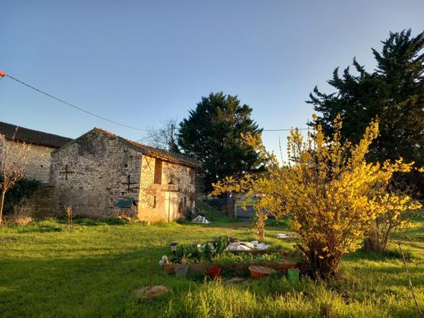 MAISON DE VILLAGE - ST JEAN DE SAUVES