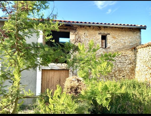 MAISON DE VILLAGE - ST JEAN DE SAUVES