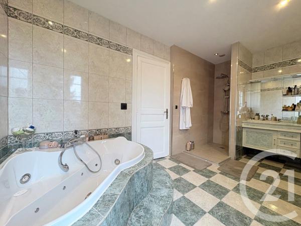 Maison à vendre  8 pièces - 230,22 m2 ST QUENTIN - 02