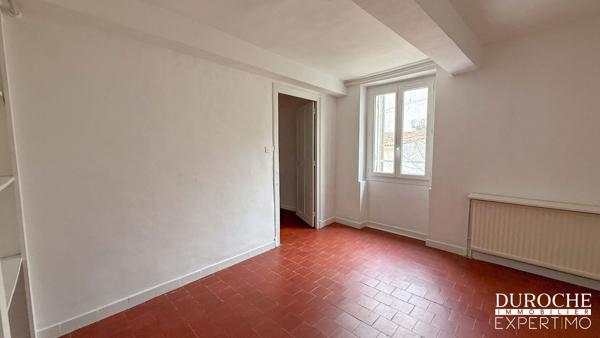 Maison de ville à vendre à Orange – 124 m² avec cour intérieure de 85 m²