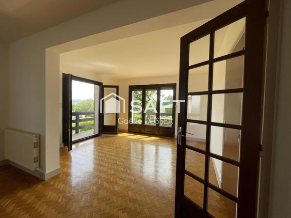 A Saint Eloy les Mines, très belle maison sur les hauteurs dominant les Combrailles