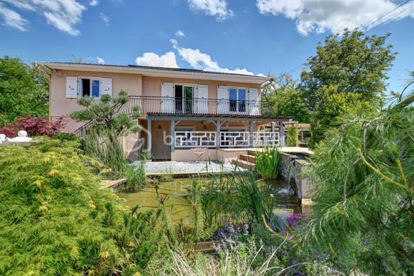 Estrablin, à moins de 10 minutes de Vienne

*** Visite Virtuelle à 360°. Photos HD. Plan. Annonce détaillée. Tapez "jeancrimmo" dans votre barre de recherche ***

 À vendre, au calme, sur la commune d’Estrablin.

Maison entièrement rénovée comprenant une cuisine ouverte sur le séjour, une chambre, une salle de bains et un WC séparé.
À l’étage, quatre chambres, un bureau, une salle d’eau, ainsi qu’un WC séparé.
À l’extérieur, sur un terrain aménagé de 1 225 m², se trouvent un bassin, un jardin japonais, une terrasse avec un SPA et un abri de jardin.

À l’arrière, un très beau coin salon extérieur ainsi qu’une cuisine d’été sous abri.

Fenêtres PVC et baies vitrées alu, Chauffage : poêle à bois (14kw), pompe à chaleur air-eau (radiateur), climatisation à l'étage  
 Panneaux solaire 3kw (utilisation et revente)
Transport scolaire devant la maison