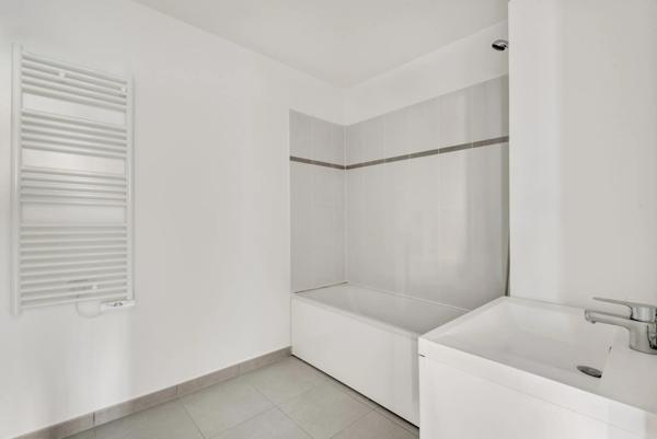 GRAND DEUX PIECES SUPERBE RESIDENCE