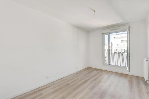 GRAND DEUX PIECES SUPERBE RESIDENCE