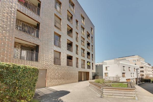 GRAND DEUX PIECES SUPERBE RESIDENCE