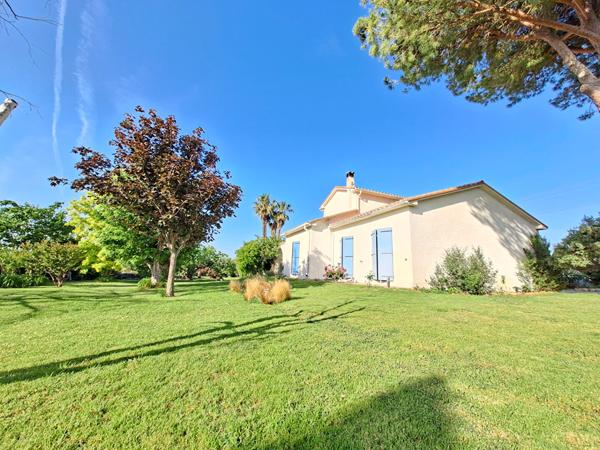 Perpignan SUD Villa 4 faces de Type 5 sur 4000m2 de terrain