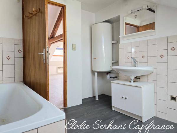 En Exclusivité, spécial investisseur (1 local commercial +T1 + T2+ T3) à Sainte-Suzanne