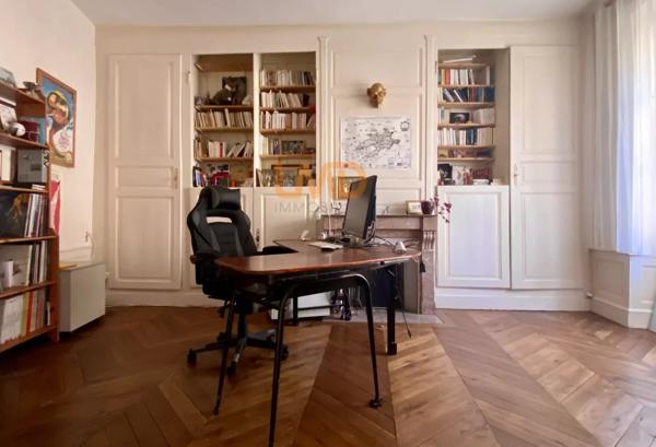 Maison de bourg - T5 - Cour- Proche Commodités -