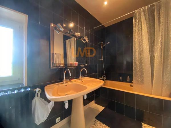 Maison de bourg - T5 - Cour- Proche Commodités -