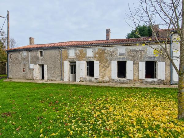 Propriete à vendre 9 pièces proche de TONNAY CHARENTE (17)