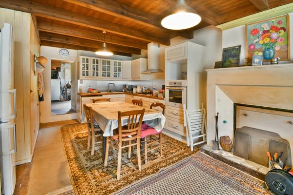 Propriete à vendre 9 pièces proche de TONNAY CHARENTE (17)