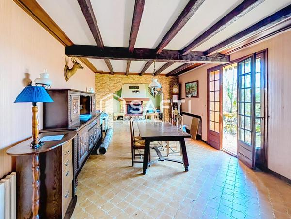 Maison proche des proximités avec un Grand Hangar