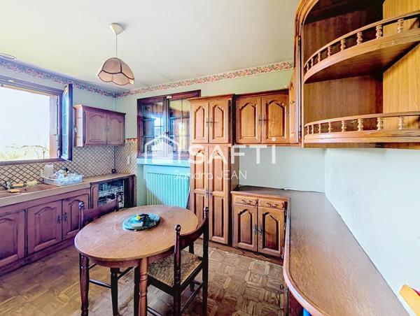 Maison proche des proximités avec un Grand Hangar