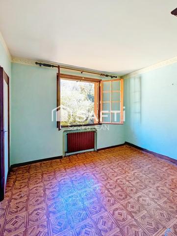 Maison proche des proximités avec un Grand Hangar