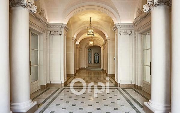 Appartement à vendre    4 pièces • 100,75 m2 Paris 8