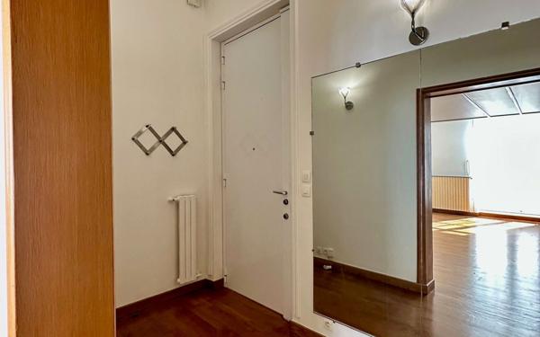 Appartement à vendre    4 pièces • 100,75 m2 Paris 8