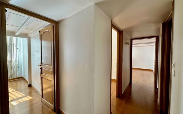 Appartement à vendre    4 pièces • 100,75 m2 Paris 8