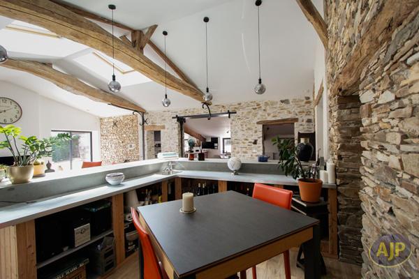 Maison à vendre Divatte Sur Loire - 5 pièces, 292m² avec 3 chambre(s) à 635 000€ - AJP Immobilier Le Loroux-Bottereau