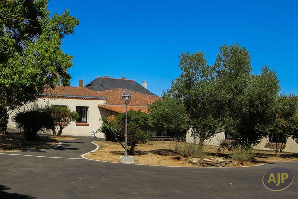 Maison à vendre Divatte Sur Loire - 5 pièces, 292m² avec 3 chambre(s) à 635 000€ - AJP Immobilier Le Loroux-Bottereau