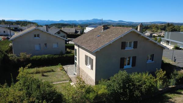 Maison individuelle lumineuse avec jardin et garage — Saint-Agrève