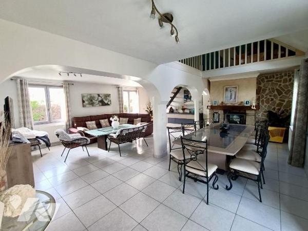 TRENTE CINQ NOTAIRES - à 1,5 km du centre-ville - maison indépendante de près de 140 m² habitab...
