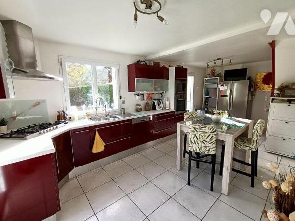 TRENTE CINQ NOTAIRES - à 1,5 km du centre-ville - maison indépendante de près de 140 m² habitab...