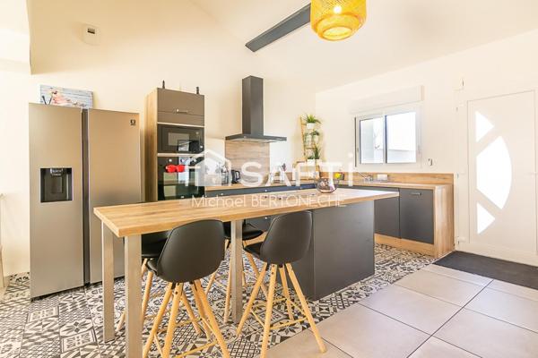 Maison en pierre rénovée | 125 m² | 5 chambres | Piscine chauffée | Terrain 500 m² | Saint-Germain-la-Rivière | Proche Libourne et Saint-André-de-Cubzac