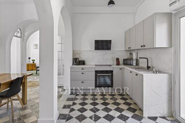 Maison typique bandolaise avec deux appartements indépendants, vue mer et fort potentiel