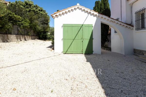 Maison typique bandolaise avec deux appartements indépendants, vue mer et fort potentiel