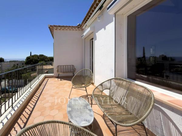 Maison typique bandolaise avec deux appartements indépendants, vue mer et fort potentiel
