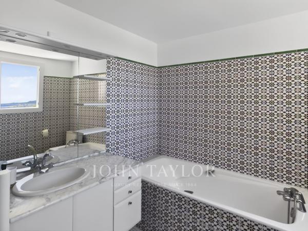 Maison typique bandolaise avec deux appartements indépendants, vue mer et fort potentiel