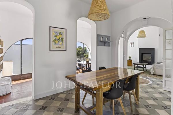 Maison typique bandolaise avec deux appartements indépendants, vue mer et fort potentiel