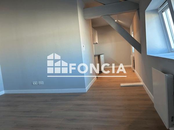 Location Appartement 3 pièces 62 m² - 2 RUE JEAN MOULIN - APT 301 Saintes 17100