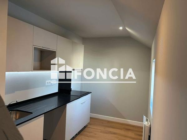 Location Appartement 3 pièces 62 m² - 2 RUE JEAN MOULIN - APT 301 Saintes 17100