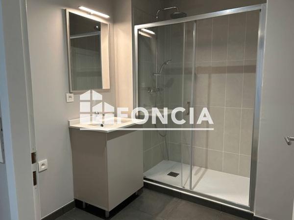 Location Appartement 3 pièces 62 m² - 2 RUE JEAN MOULIN - APT 301 Saintes 17100