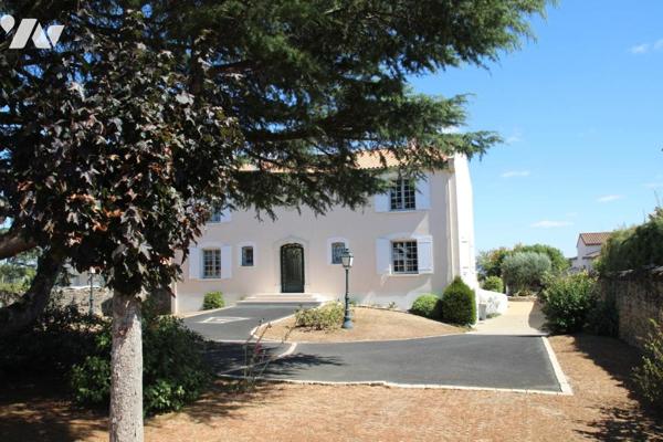 NIORT RECOUVRANCE, TRES BELLE MAISON DE CARACTERE DE 265M2 HABITABLE AVC PISCINE