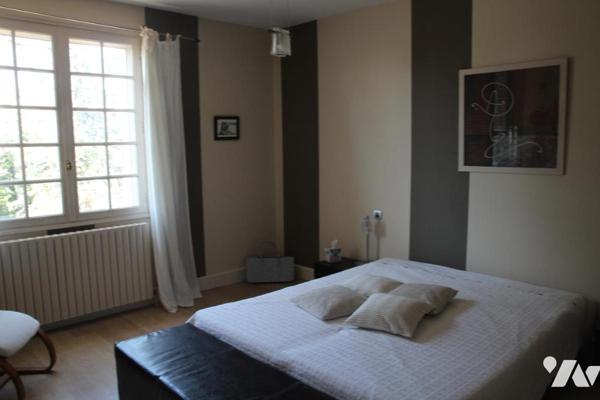NIORT RECOUVRANCE, TRES BELLE MAISON DE CARACTERE DE 265M2 HABITABLE AVC PISCINE