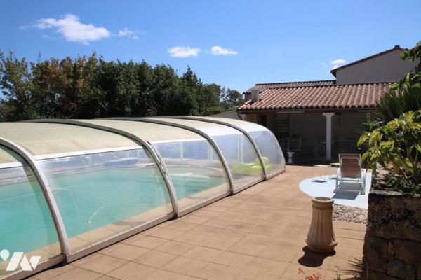 NIORT RECOUVRANCE, TRES BELLE MAISON DE CARACTERE DE 265M2 HABITABLE AVC PISCINE