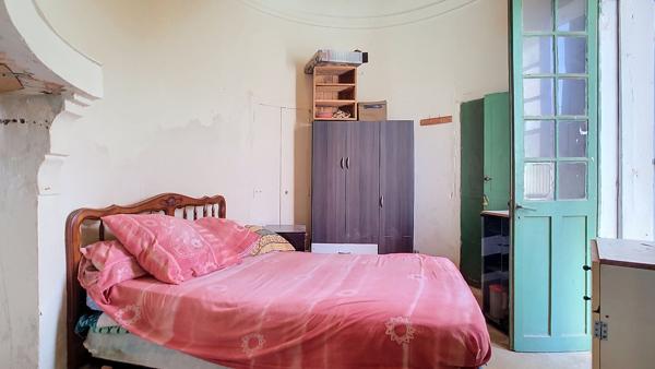 A vendre à Carpentras, secteur Peyrière - Saint Roch - Mas à rénover et terrain constructible : Donnez vie à votre projet!