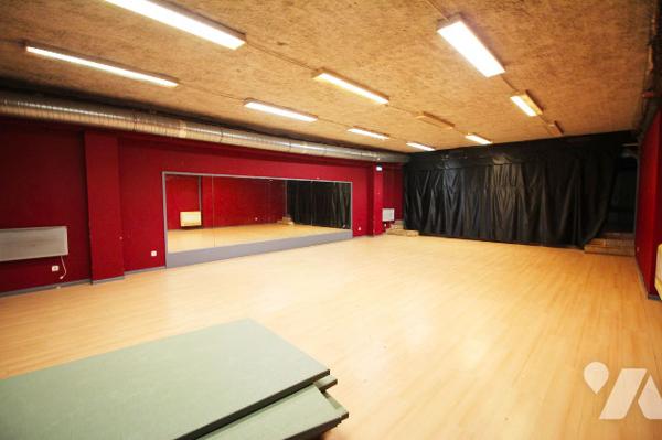 Local commercial (100m2, LIBRE) au RDC + réserve dans le quartier du Cabot (Rouvière, 9e)