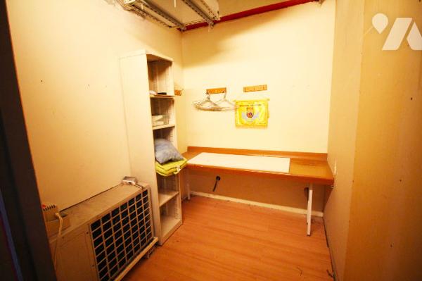 Local commercial (100m2, LIBRE) au RDC + réserve dans le quartier du Cabot (Rouvière, 9e)