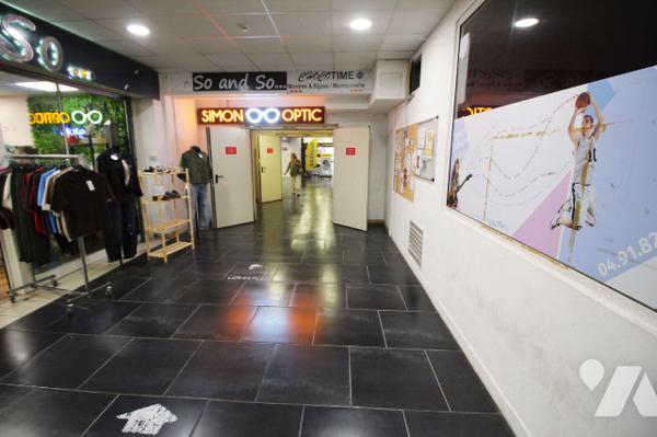 Local commercial (100m2, LIBRE) au RDC + réserve dans le quartier du Cabot (Rouvière, 9e)