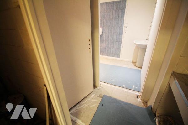 Local commercial (100m2, LIBRE) au RDC + réserve dans le quartier du Cabot (Rouvière, 9e)