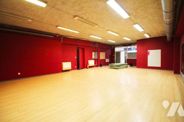 Local commercial (100m2, LIBRE) au RDC + réserve dans le quartier du Cabot (Rouvière, 9e)